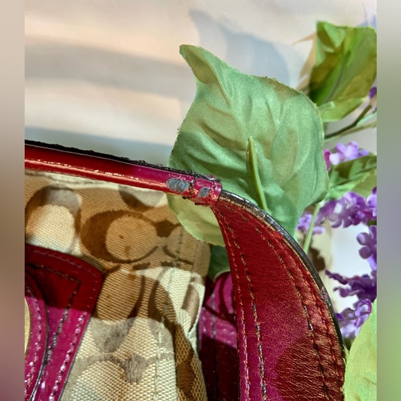 🌺🌺Host Pick 11/9!!!  Gorgeous Coach Logo fabric & Fushia leather Tote - Picture 15 of 16